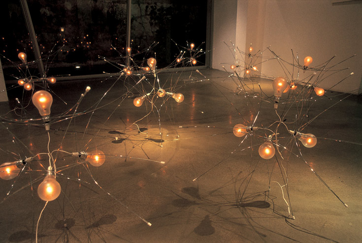 עבודה שהוצגה בגלריה פריסקופ: רביב ליפשיץ, מחווה למעצב אנונימי (צילום: יאיר מדינה)