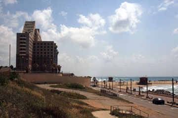 מגדלי חוף הכרמל בחיפה (צילום: ערן יופי כהן)