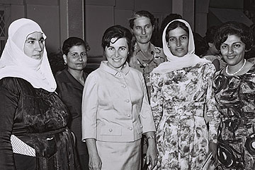 במרכז: מרים אשכול (צילום: משה פרידן, לעמ)