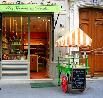 החנות נמצאת באחד האזורים המקסימים בפריז (צילום: שרון היינריך)