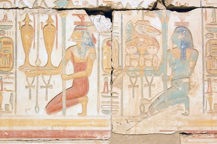 המצרים הצטיינו באפייה. ציור פרעוני ובו מגשים עמוסים במטעמים וביין (צילום: BasPhoto/sutterstock)
