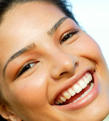 "החיוך שולח למוח מסר שהכול טוב, וגורם לו להפריש חומרים מקדמי בריאות" (צילום: thinkstock)