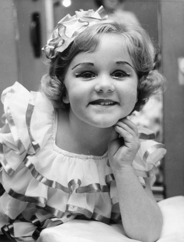 ילדה בתחרות יופי בארצות הברית, 1970. היום זו כבר לא סטייה המדוברת בלחש (צילום: gettyimages)