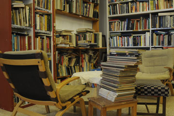 חנות לספרים ולתקליטים יד 2 בכפר גלעדי (צילום: עדי אדר)