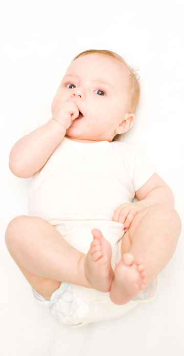 תינוקות יכולים לקבל את חומצות השומן החיוניות באמצעות הנקה או מפורמולה מועשרת באומגה 3 (צילום: thinkstock)