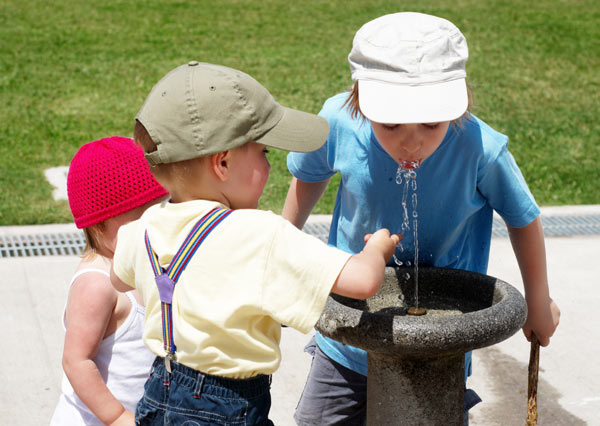 הסבירו לילדים על חשיבות המים (צילום: shutterstock)