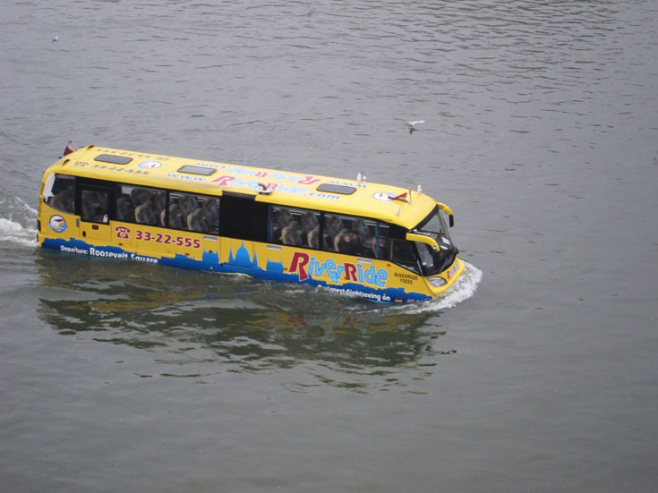 חוויה שאסור להחמיץ. שיט על הדנובה באוטובוס אמפיבי (צילום: ville.fi,cc)