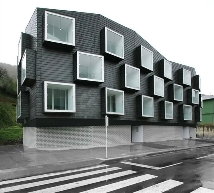 שחור באדריכלות. בין אם הבניין בוהק, בין אם הוא עשוי בגוון מאט (באדיבות קבוצת נגב)
