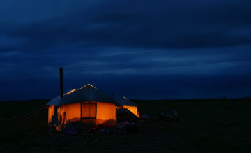 רואים? קצת נרות והרבה הרבה פוטושופ, וגם לכם יהיה אוהל כזה (צילום: shutterstock)