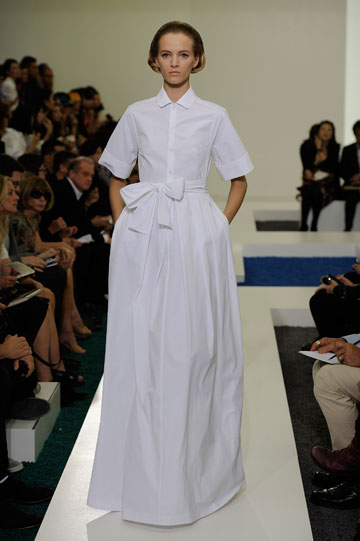 תצוגת קיץ 2012 של ז'יל סנדר. המשיכה את הסגנון המתוחכם של בית האופנה (צילום: gettyimages)