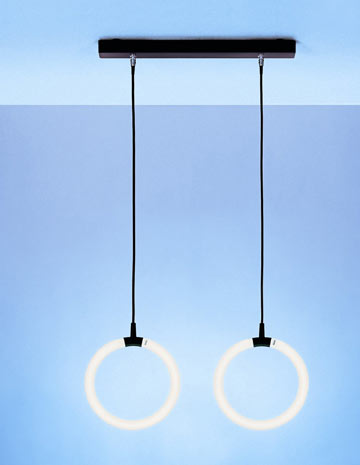 מנורה בצורת טבעות התעמלות (צילום: Studio Stallinga)