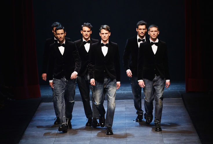 עניבות פפיון בתצוגת האופנה של דולצ'ה וגבאנה לסתיו-חורף 2011-2012. אין שום צורך להחליף את כל תכולת הארון (צילום: gettyimages)