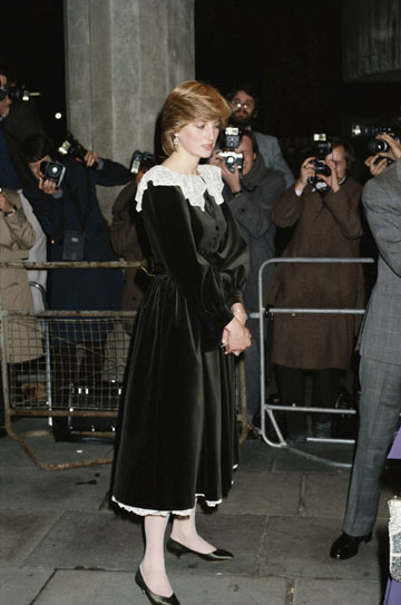 הנסיכה דיאנה בשמלת קטיפה, 1981 (צילום: gettyimages)