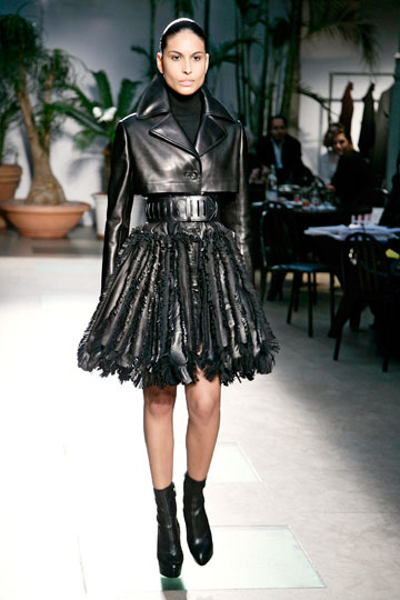 תצוגת האופנה של אלאייה לסתיו-חורף 2009-2010 (צילום: gettyimages)