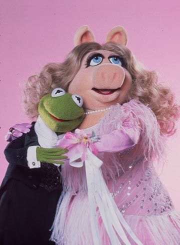 מיס פיגי וקרמיט, אהובה הנצחי, ב-1981 (צילום: gettyimages)