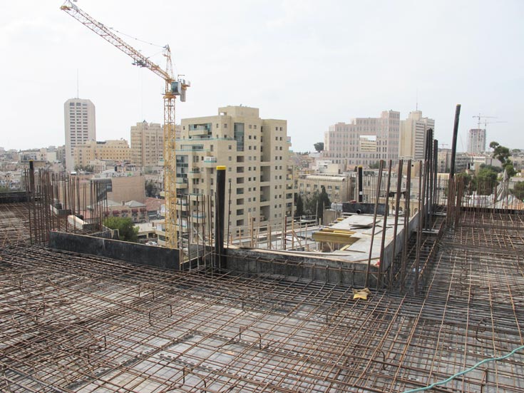 מבט מהגג אל מרכז ירושלים: תנופת בנייה שלא הייתה כמוה שנים ארוכות (צילום: מיכאל יעקובסון)