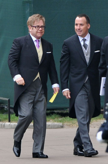 אלטון גון ודיוויד פרניש בוחרים מכנסיים אפורים לחתונה של וויל וקייט (צילום: gettyimages)