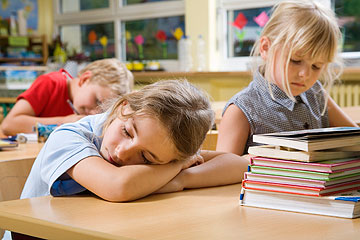ככל שהילדים צעירים יותר, כדאי להקפיד על שעת השינה הקבועה גם בימי החג והחופשה (צילום: thinkstock)