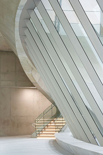  מרכז השחייה. יוצא דופן בעיצובו האקסטרווגנטי (באדיבות Zaha Hadid Architects)