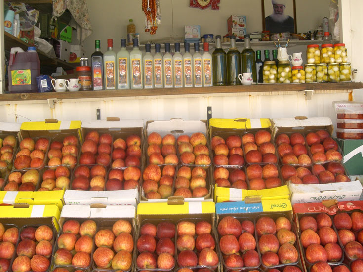 תפוחים ישר מהעץ בשוק יעפורי (צילום: אריאלה אפללו)