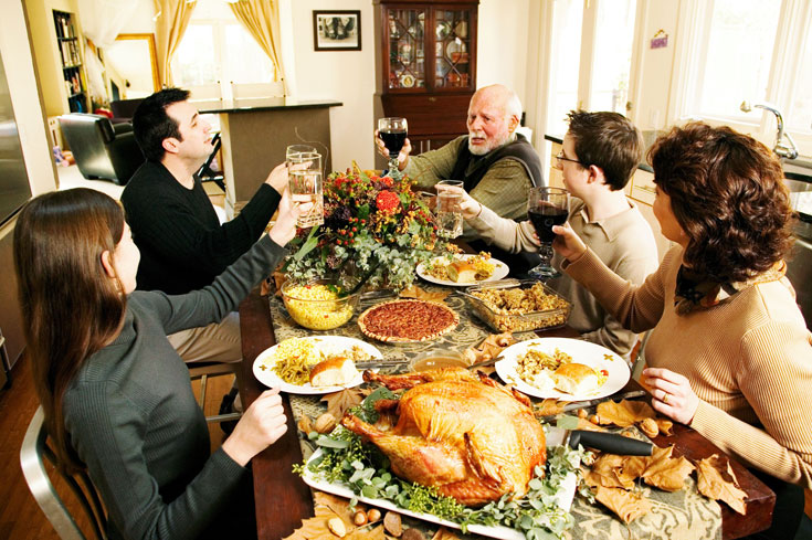 אנחנו לא יודעים אם יש לכם תרנגול הודו על שולחן החג, אבל מריבות משפחתיות בטוח יש (צילום: Thinkstock)