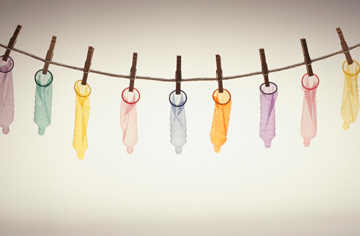 היום: הקונדום הפך לפריט הכרחי בהתנהלות המינית (צילום: Thinkstock)