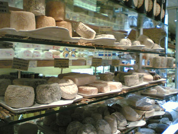 גבינות שלא הרחתן מעולם. Barthelemy (צילום:  tbonejuju, cc)