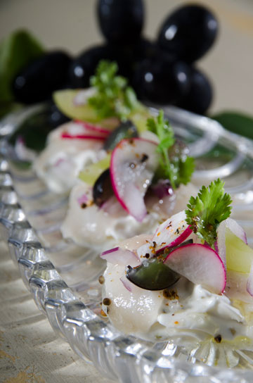 סביצ'ה אינטיאס עם ענבים וקרם גבינת עזים (ניצן אשוח-שאול)