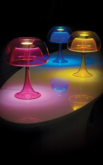 Aurella Light - מנורת שולחן בהשראת מדוזה, בעיצוב Qis Design