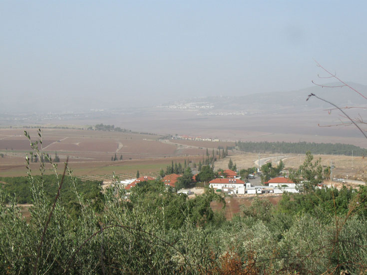 הפסקת קפה ותצפית על כפר יחזקאל (צילום: אריאלה אפללו )