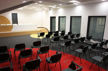חדר למסיבות עיתונאים (צילום: עידו ארז )