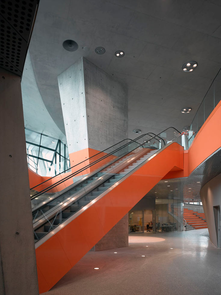פרויקט מרכזי קודם של המשרד ההולנדי: מוזיאון מרצדס בנץ בשטוטגרט. מתמחים באדריכלות דיגיטלית (צילום: Christian Richters)