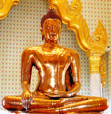 הבודהה יושב בתנוחת המודרה המסורתית (צילום: Chirag Gupta, cc)