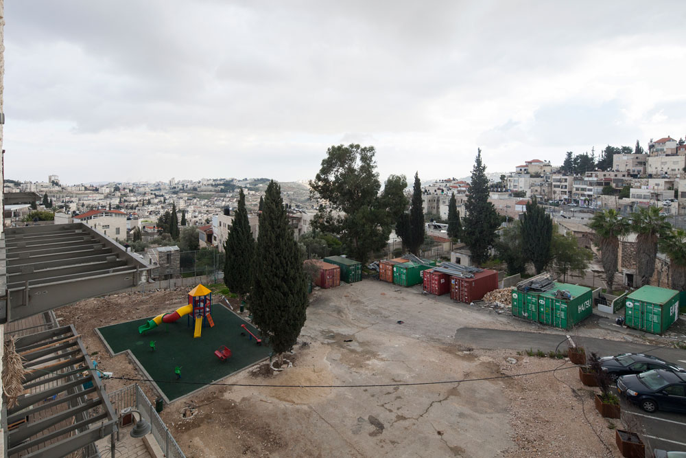 דברים שרואים מכאן. ''מי שיבוא לגור פה חייב להבין שזו לא רחביה'', מסביר איש השיווק של הפרויקט מתחם מעלות דוד הר הזיתים ירושלים