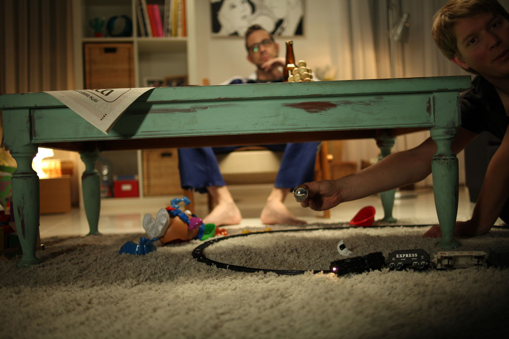 צילומי ''In Love With TV''. יום צילומים אחד, חודשים של עבודה על האפקטים הממוחשבים לשימוש הכתבה בלבד קליפ גלעד כהנא