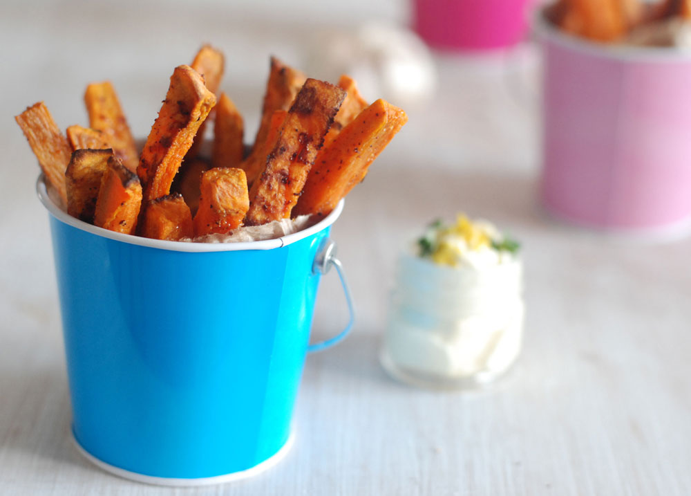 לשימוש בכתבה בלבד צ'יפס בטטה בתנור עם מיונז