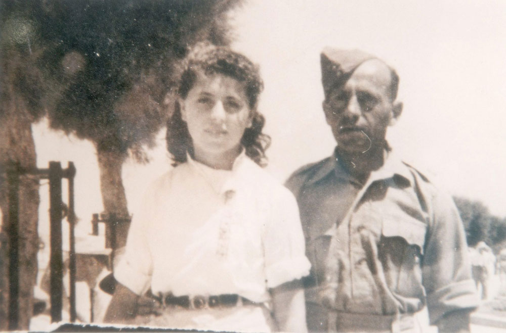 שולמית אלוני עם אביה, דוד אדלר לשימוש לאשה בלבד לאשה מגזין שולמית אלוני