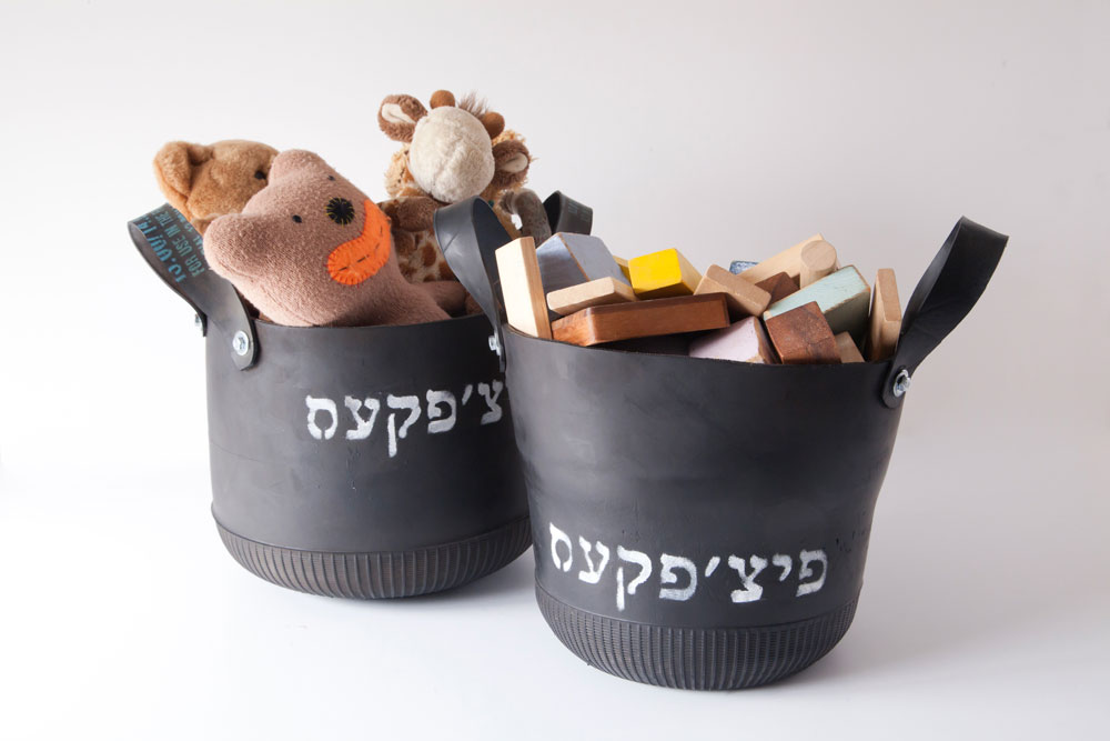 מסדנת ''אקו-סל'' יוצאים עם שני סלים רב תכליתיים, מצמיגים ממוחזרים. היא אורכת כשלוש שעות ועולה 250 שקל, כולל החומרים והכלים. ''המשתתפות בהחלט יכולות להכין לעצמן סלים נוספים גם לאחר מכן, בבית'', אומרת לי-רון פז, אומנית אקולוגית שמעבירה את הסדנא לשימוש הבלוג מיכל ויטל סדנאות