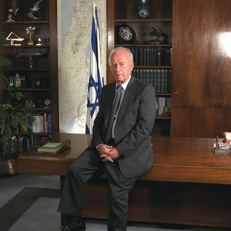 גם את לשכתו של ראש הממשלה יצחק רבין הוא עיצב, כמו גם של שרים בממשלה דוד דה מאיו דוד דה מיו יצחק רבין