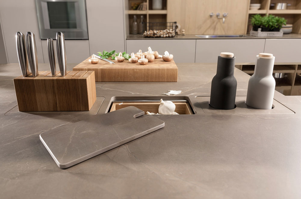 אחרי היעדרות של שנתיים מישראל, מטבחי Miele חוזרים לארץ תחת שם המותג החדש Warendorf, עם מטבחים שהושקו לפני חודש בתערוכת העיצוב בקלן קולקציות חנויות חדשות פברואר 2015 וורנדורף
