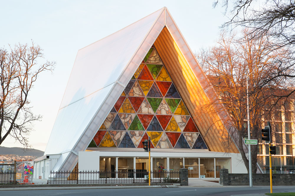 בניין הקתדרלה, שנחנך באוגוסט 2013. שיגרו באן Christchurch Cardboard Cathdral