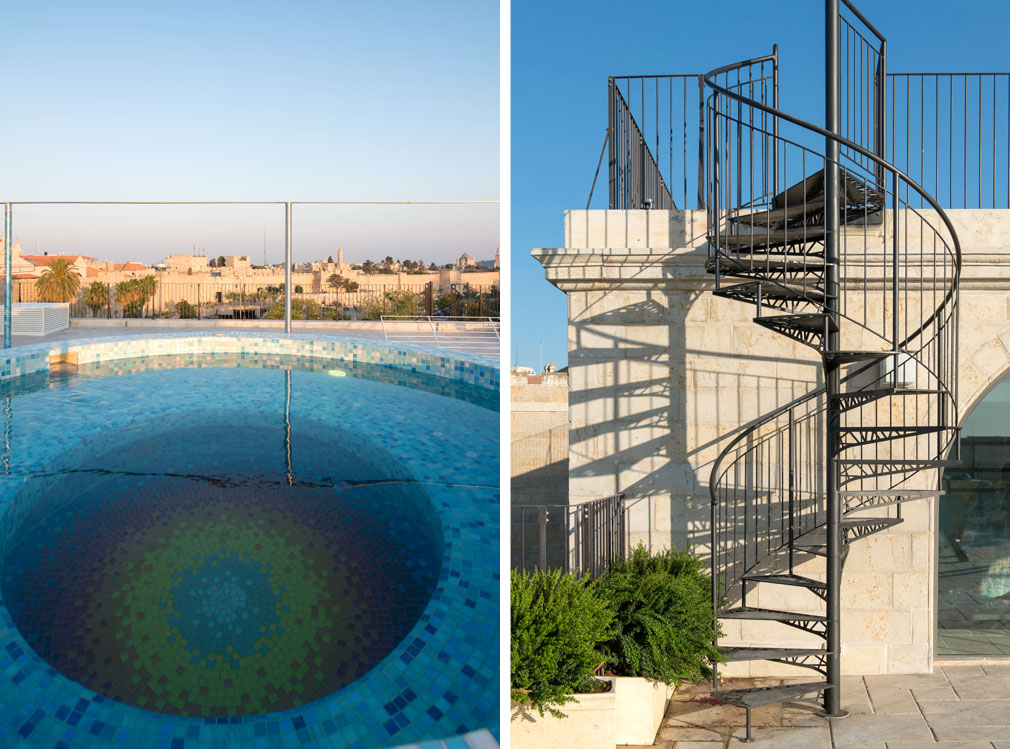 מדרגות ברזל לולייניות מובילות מהמרפסת אל מפלס הגג, הכולל אמבטיית ג'קוזי עגולה, מחופה בפסיפס דקורטיבי ולצדה מקלחון. איפה עוד אפשר להתקלח באוויר הפתוח מול שער יפו? מתי רוזנשיין בית ממילא ירושלים