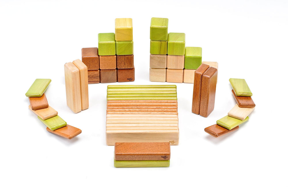 יורדים אל השטיח: ''tegutoys'' יושבת בהונדורס והיא מציעה מוצר אחד בלבד, הברקה לפעוטות: מעצביה הכניסו מגנטים לקוביות עץ בצבעים טבעיים. כך יכולים הקטנים להתנסות בבניית מגדלים, רכבות ושאר מבנים וחיות - עם קצת פחות תסכול מההתמוטטות התכופה של היצירה. המגנטים מסייעים לקוביות להישאר במקומן, ולפעוטות לפתח את החזון היצירתי שלהם maison objet 2013 ילדים Tegu Toys