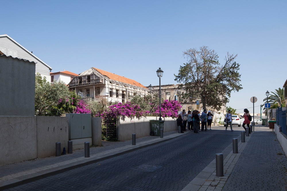 המושבה האמריקאית בדרום תל אביב, סמוך לרחוב אילת. היא הוקמה ב-1866 בידי נוצרים אמריקאים, שהציבו בה בתים טרומיים מעץ. במשך שנים היתה מוזנחת ונשכחת, עם בתים הרוסים ונטושים ותשתיות משובשות. בשנים האחרונות היא עברה מתיחת פנים. חלק מבתיה כבר שומרו, אחרים עתידים להשתפץ המושבה האמריקאית שכונת נגה יפו בתים מבפנים 2013