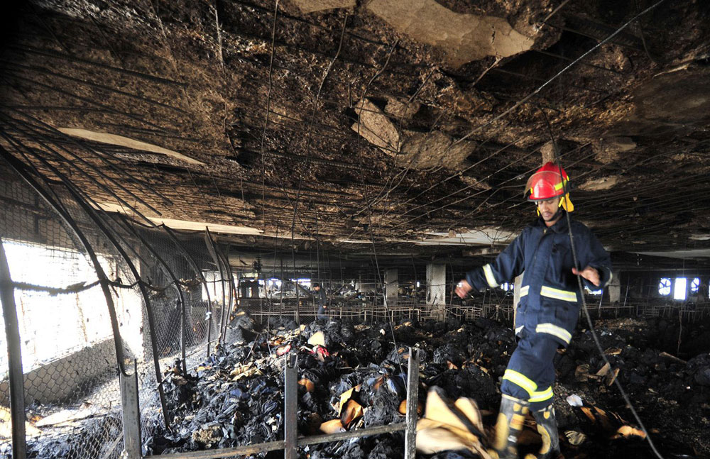 לשימוש חד פעמי אסון מפעל טקסטיל בנגלדש מחאה 2010