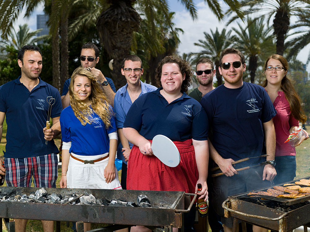 לשימוש הכתבה בלבד יום העצמאות מנגל ארלוזורוב יונתן בלום