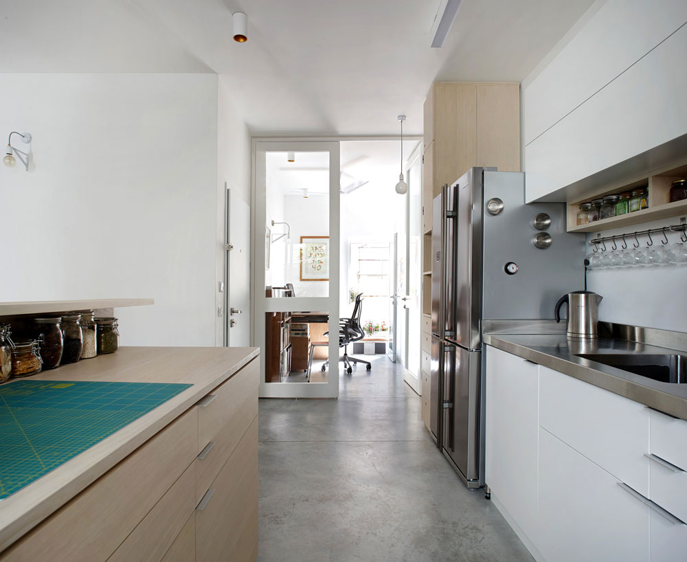 עינת איכהולץ-פורת דירה תל אביב בתים מבפנים 2014