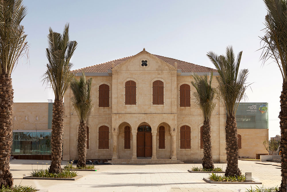 זהו אולי המבנה העות'מני היפה ביותר שנשמר בבאר שבע: בית הספר לילדי השייח'ים הבדואים, ששימש בשעתו גם כבית החייל. הוא זכה לשימור מוקפד כחלק מפארק המדע מוזיאון המדע באר שבע