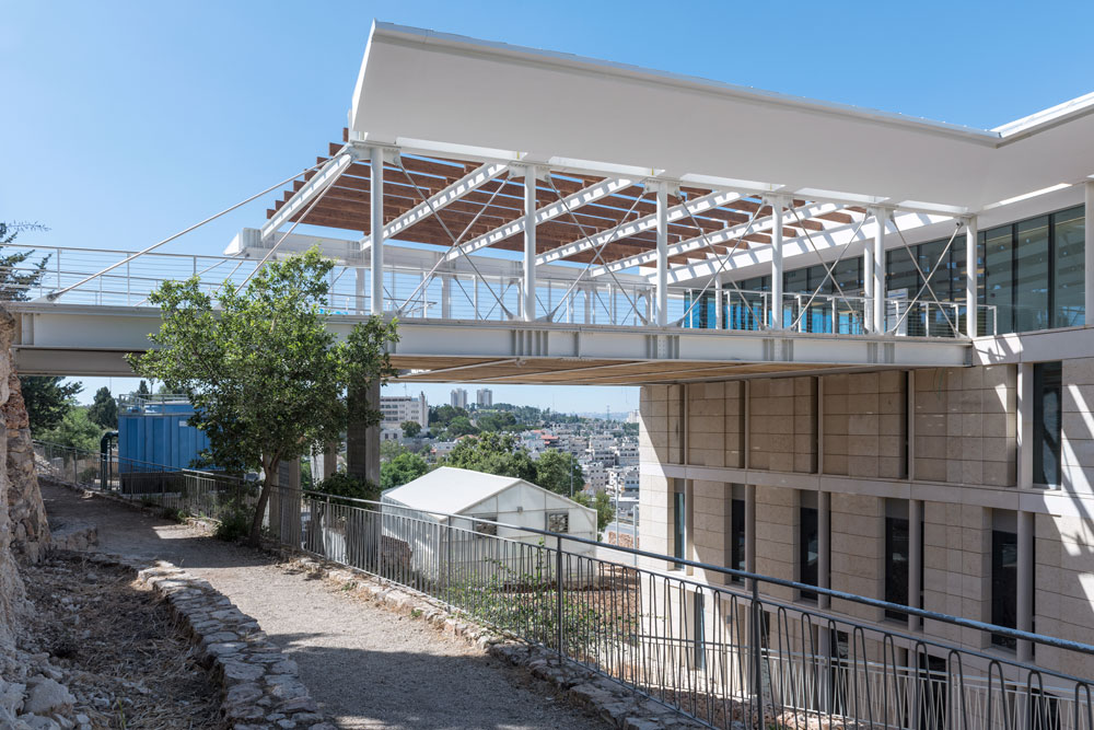 בניין מנדל העברית הר הצופים
