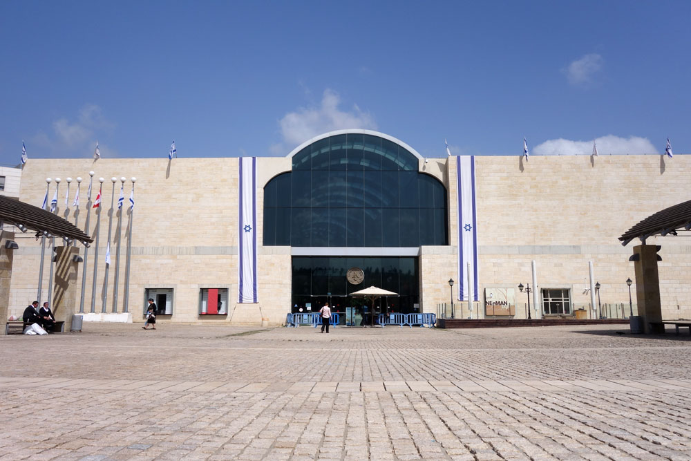 לשימוש הכתבה בלבד הצללות צל מיכאל